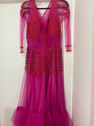 Vestido de Festa Bordado com Pedrarias Sob Medida - Luxo
