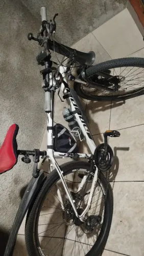 Mountain bike aro 29 branca