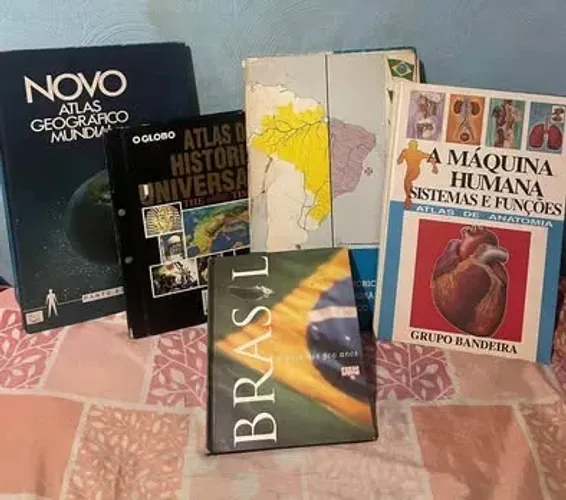 Livro enciclopédia antigo