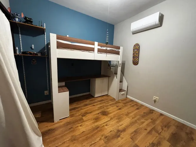 Cama Alta Juvenil com mesa de estudo