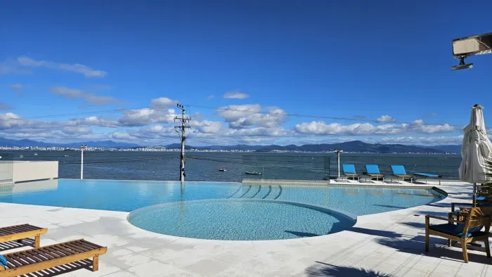 Apartamento para Venda em Florianópolis, Cacupé, 3 dormitórios, 3 suítes, 4 banheiros, 2 v