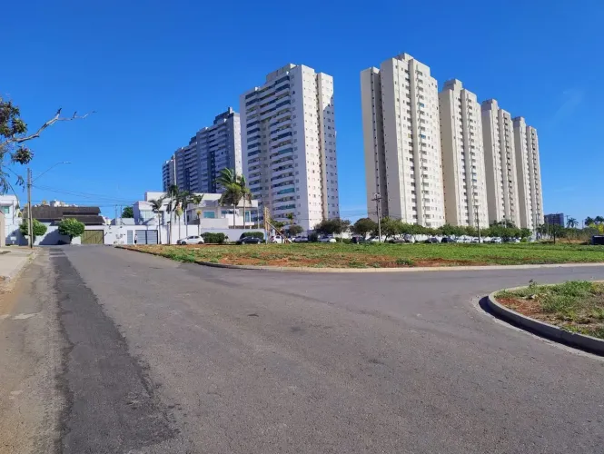 Imóvel para venda possui 360 metros quadrados em Village Veneza - Goiânia - GO