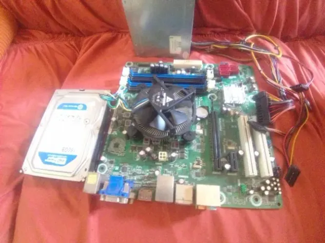 placa mãe ddr3 1° geração processador i5 2gb de memoria ram e uma fonte