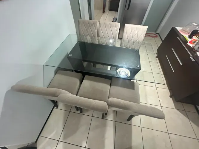 Mesa com 6 cadeiras - tamanho 0,90x1,60