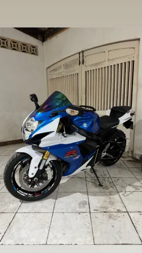 Gsx-R 750 para pessoas exigentes 