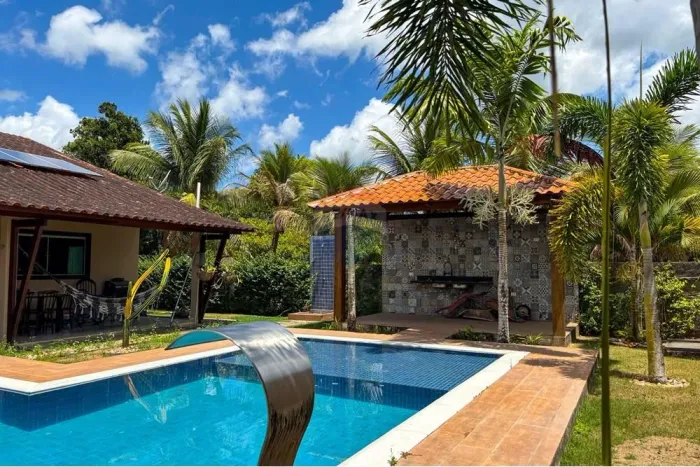 Casa com piscina, área gourmet e energia solar no Km 6 de Aldeia Viva bem em Aldeia: casa