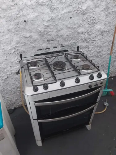 Vendo fogão 5 bocas funcionando perfeitamente 
