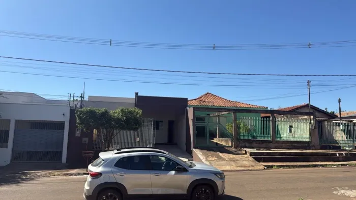 Linda Casa à Venda - Conforto, Segurança e Ótima Localização