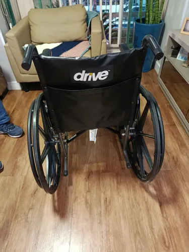 Vendo cadeira de rodas.