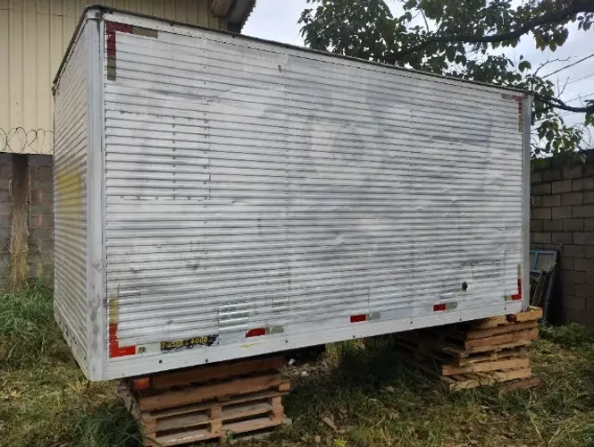 vendo troco bau, 4.20 comp/  2,20 larg/ e 2,20 altura:  ideal para obra  ou 608