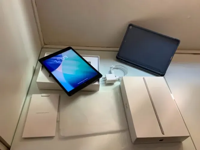iPad 9 64GB + Caixa + Cabo Novo + Capa e Película - Impecável