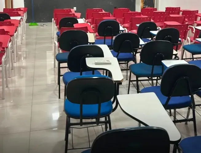 CADEIRAS ESCOLARES