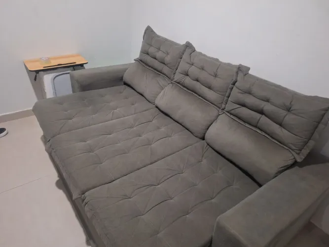 Sofá Retrátil e Reclinável 3 Lugares - Ótimo Estado - R$ 650