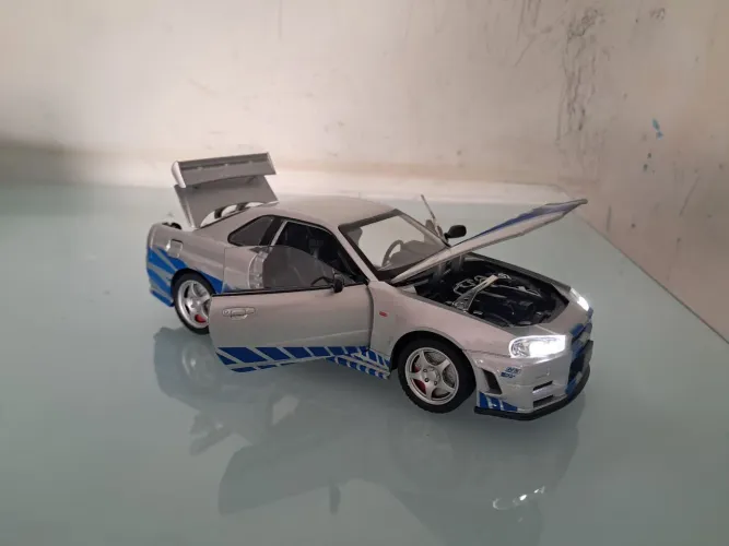 Miniatura 1:24 Nissan Skyline GT-R velozes e Furiosos