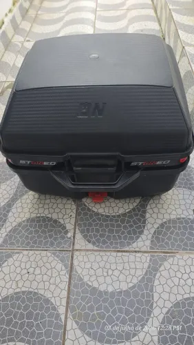 Baú de moto com base universal