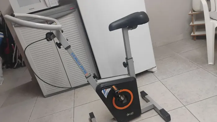 Vendo bicicleta de academia 
