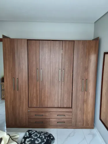 Roupeiro casal 8 portas 4 gavetas MadeiraMadeira