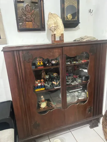 Cristaleira antiga para reforma 