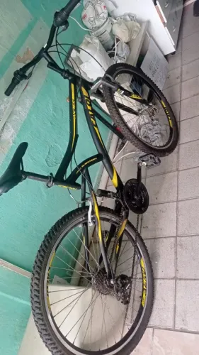 Bicicleta aro 26 toda boa vem pra hj toda nova ..