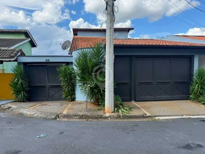 Casa de rua : / Residencial / Jardim Virgínia