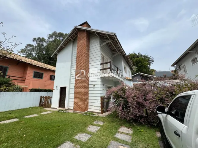 Casa à venda e para alugar em Cotia, Granja Viana, com 3 quartos, com 178 m²