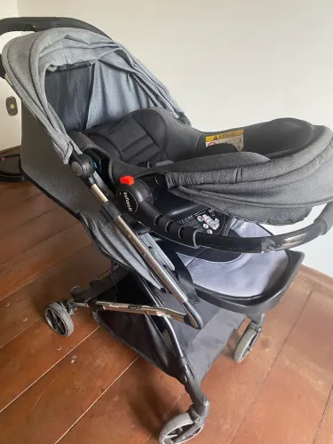 Carrinho e bebê conforto Infanti Legend