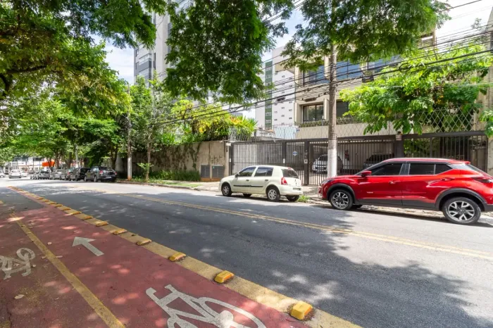 Prédio comercial na Rua Coronel Lisboa, 274 - 278 672 m²
