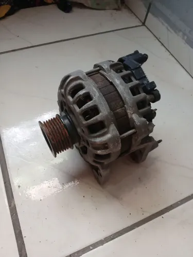 Alternador 90A , é de um VW motor AE111  1.6  8 V. completo 2013