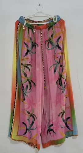 Calça pantalona FARM ORIGINAL . Usada em ótimo estado.