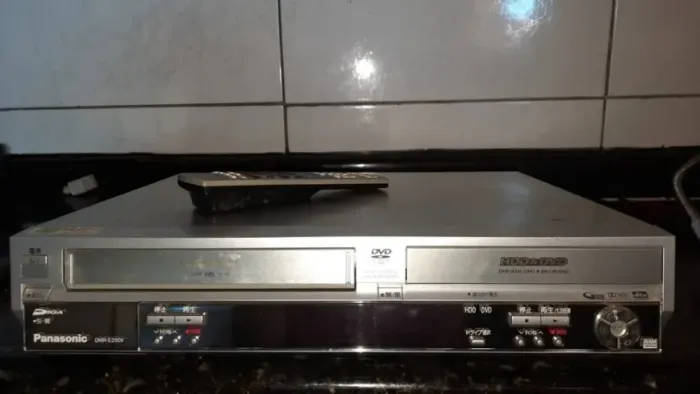 Gravador de dvd Panasonic Dmr e250v com controle bem conservado