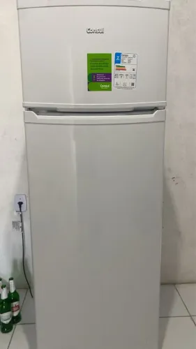 Geladeira consul 1 mês de uso, está na garantia com nota fiscal. Aceito cartão.
