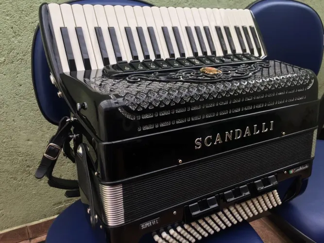 Acordeon Scandalli Super VI L Anos 90 (Desmanche de queixo)