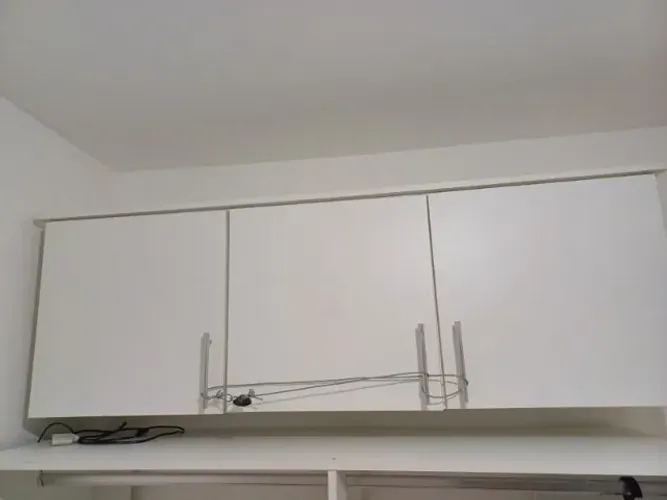 Armário de parede com 3 portas