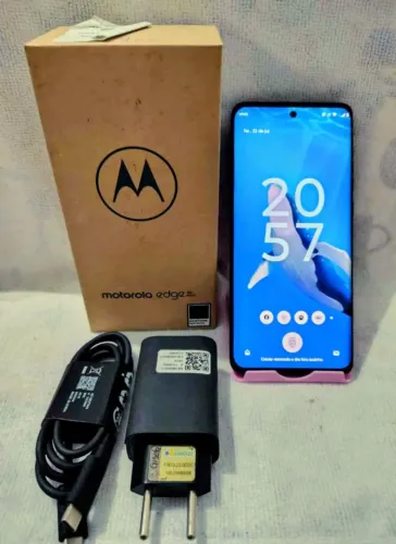 Moto Edge 40 neo tela curva sem detalhes