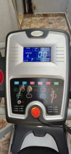 Esteira Ergométrica Elétrica Speedo TR3 - Semi-Nova, Dobrável e Completa!