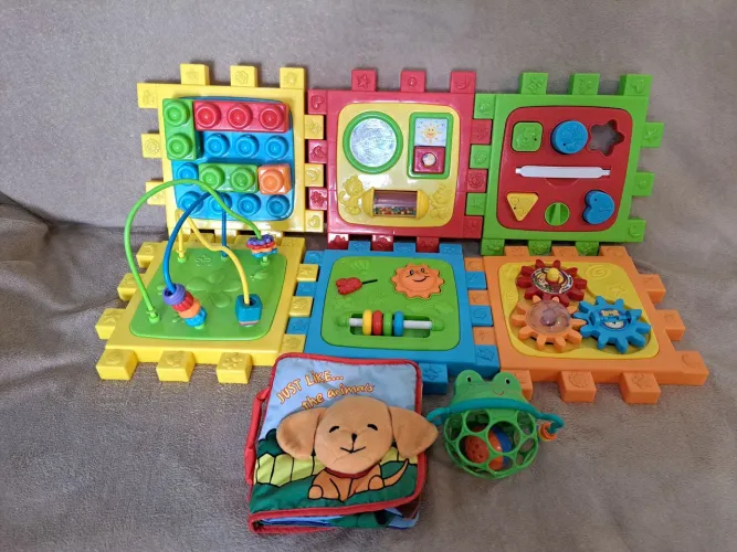 Kit Brinquedos para Bebê + Cubo de Atividades + Livro de Pano