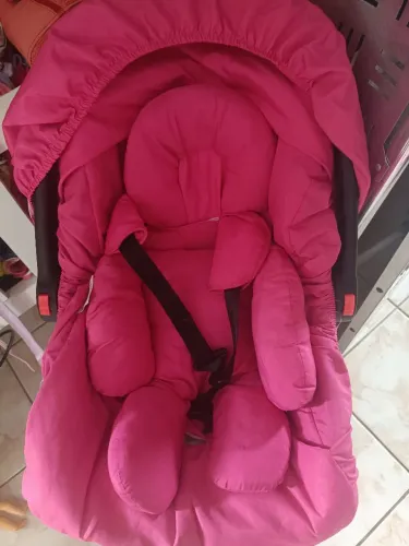 Bebê conforto com capota,redutor, proteção no sinto de segurança 