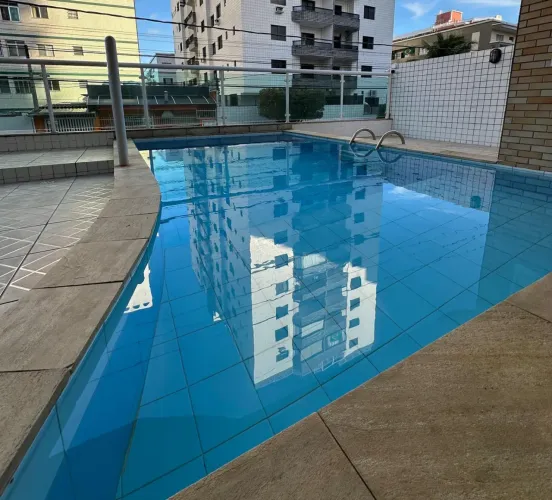 Apartamento perto do Mar, PISCINA, 2 dormitórios, 1 suíte, na Vila Tupi - Praia Grande - S