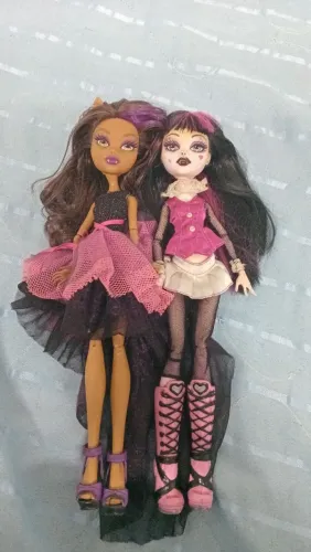 Bonecas monster high draculaura e clawdeen