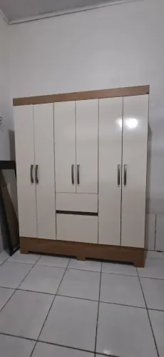 Guarda roupa semi novo