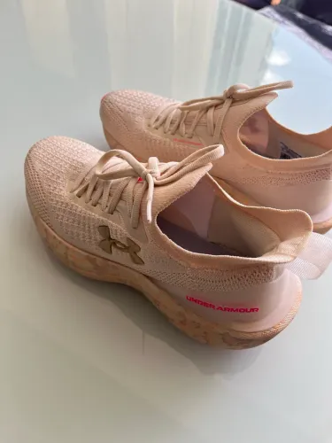 Tênis feminino under armour