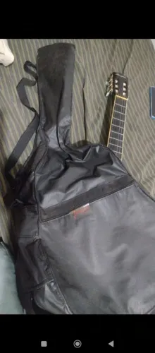 Violão vende-se