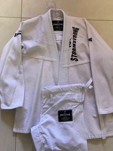 Kimono Stormstrong A0 seminovo