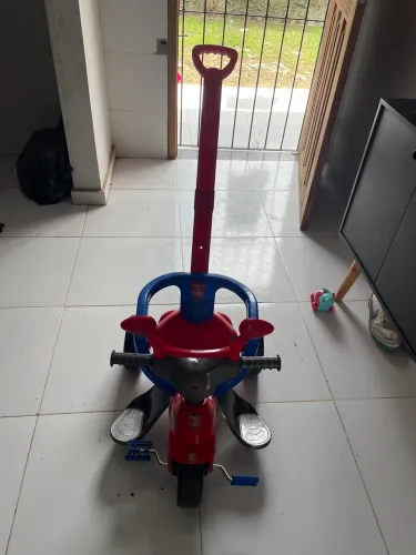 Vende-se triciclo 2 em 1 passeio e pedal