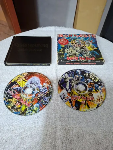Cd duplo iron Maiden best of beast c/ encarte 