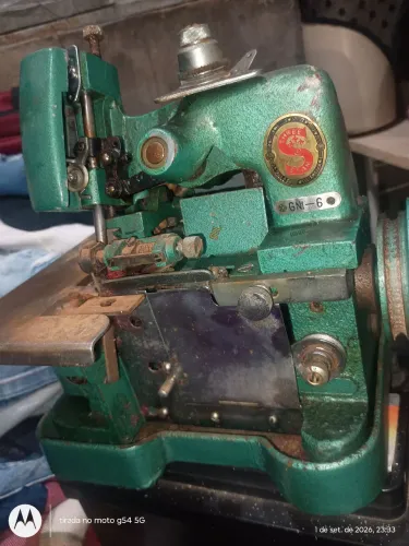 Máquina de costura overlock