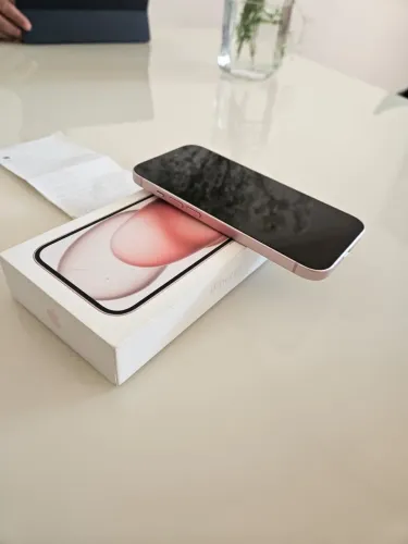 iPhone 15 - 256 gigabytes