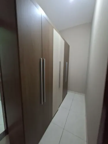 Guarda-roupa 6 portas