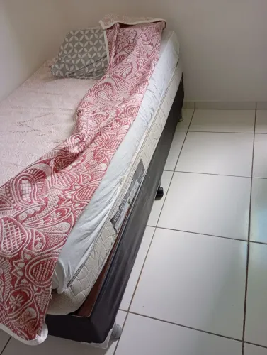 Cama box solteiro com dois colchões