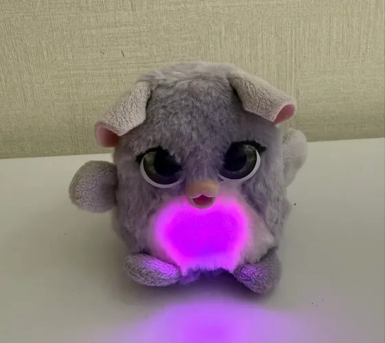 Brinquedo interativo FurReal Fuzzalots Kitty da Hasbro,